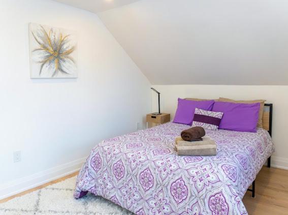 Cozy Cottage Style House Kitchener Bagian luar foto