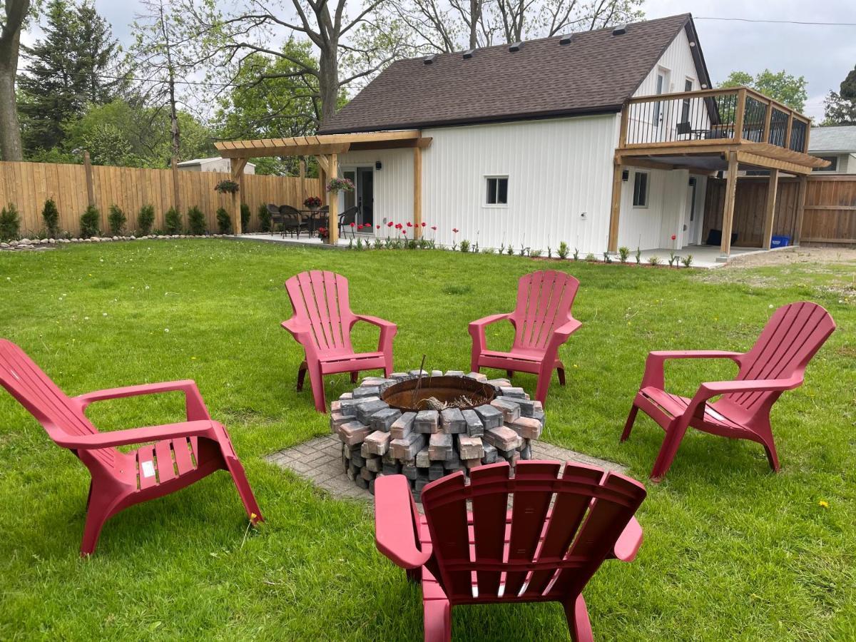 Cozy Cottage Style House Kitchener Bagian luar foto