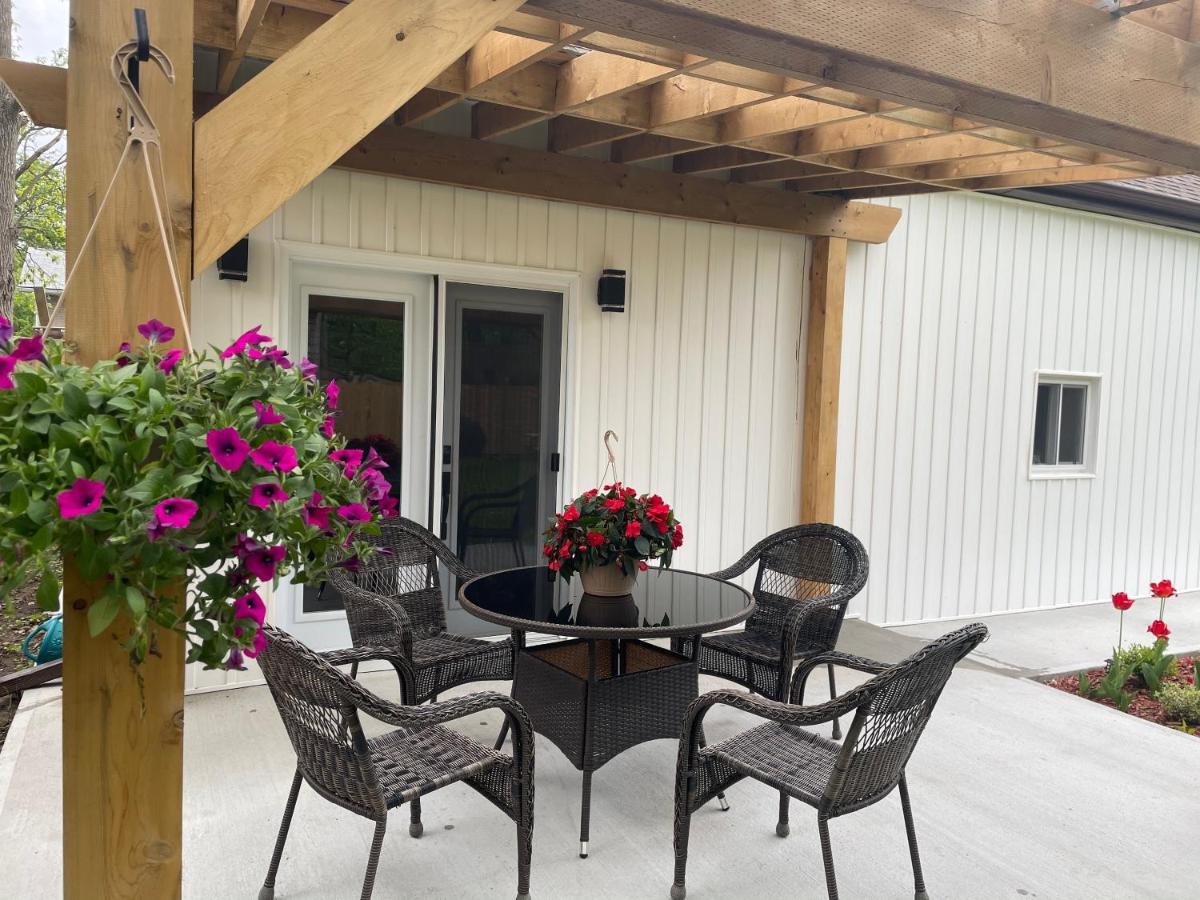 Cozy Cottage Style House Kitchener Bagian luar foto