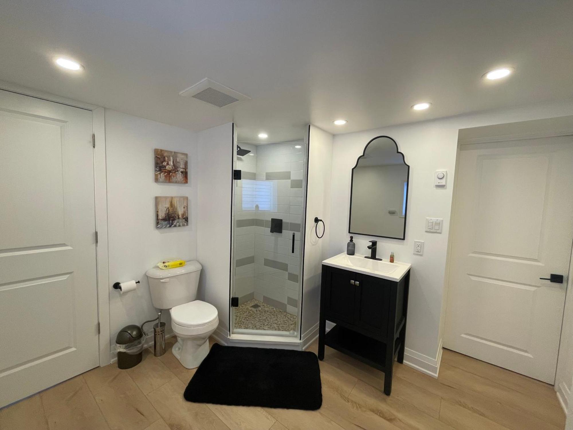 Cozy Cottage Style House Kitchener Bagian luar foto