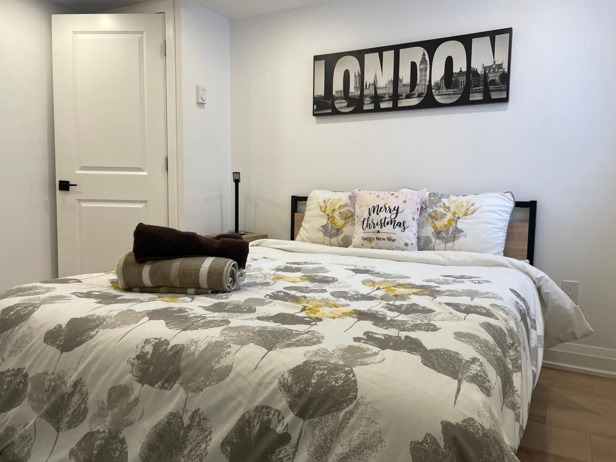 Cozy Cottage Style House Kitchener Bagian luar foto