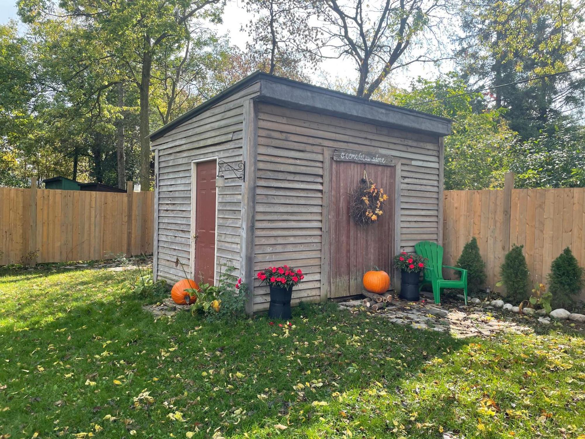 Cozy Cottage Style House Kitchener Bagian luar foto