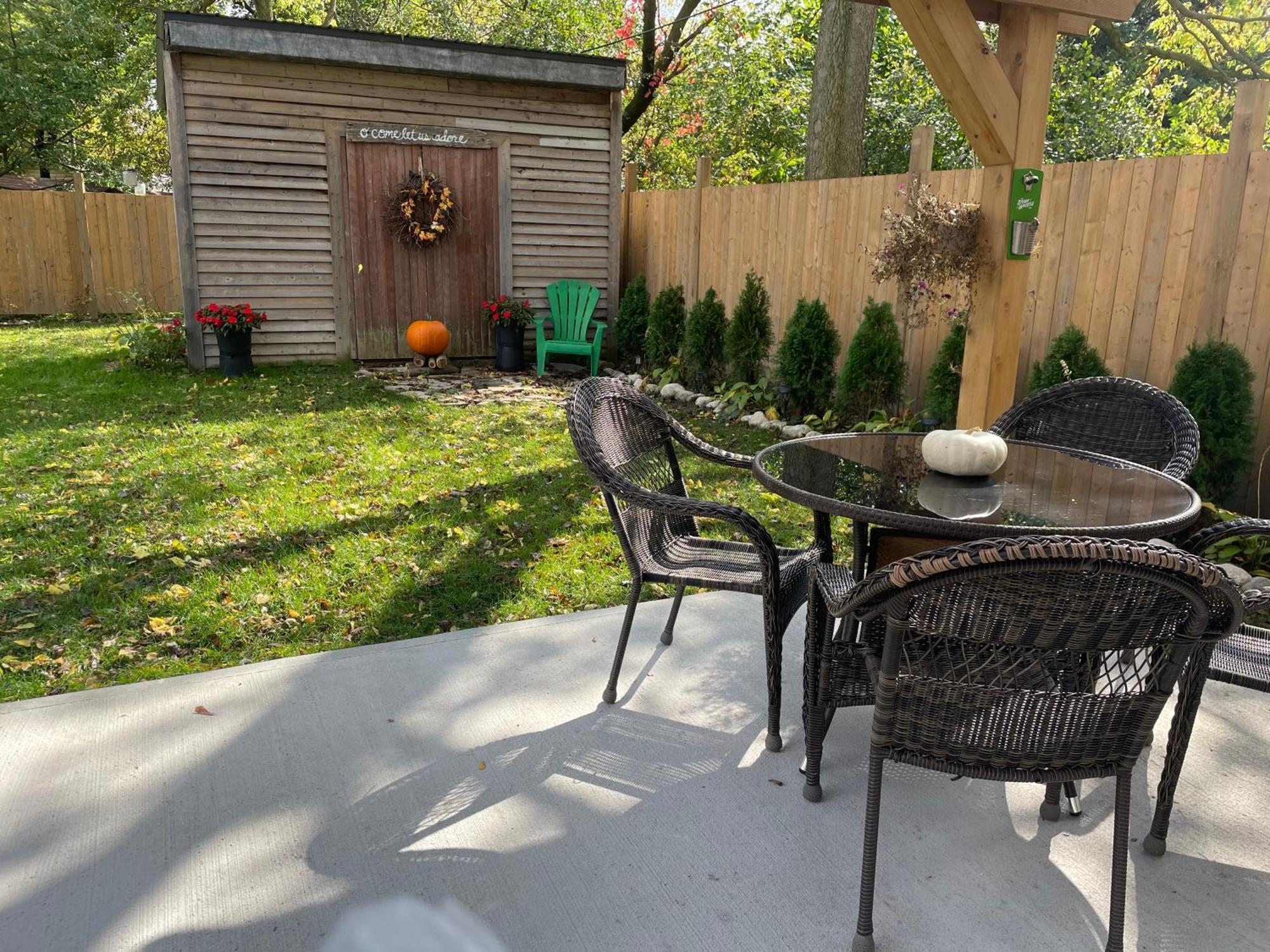 Cozy Cottage Style House Kitchener Bagian luar foto
